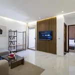 Luxury Marina Retreat, Walk To The Beach