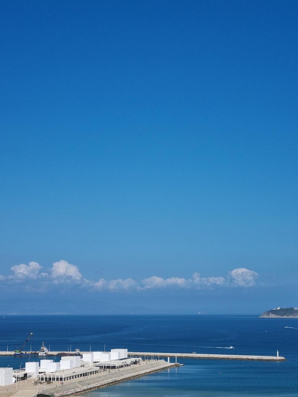 Apartment Luxury Marina Retreat, Walk To The Tangier